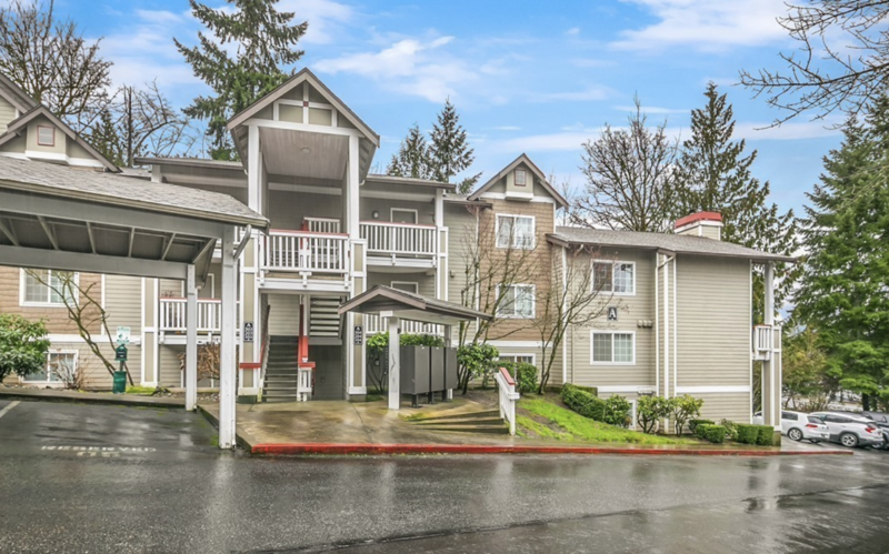 18505 SE Newport Way in Issaquah, WA - Building Photo