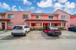 8021 Lake Dr in Doral, FL - Building Photo
