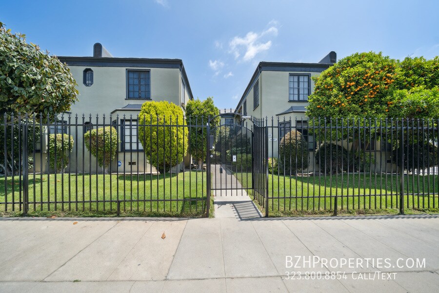 1406 N Mansfield Ave in Los Angeles, CA - Building Photo