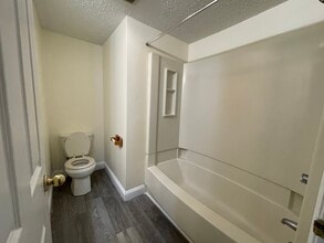 73 W Thames St, Unit 73B in Norwich, CT - Building Photo - Building Photo