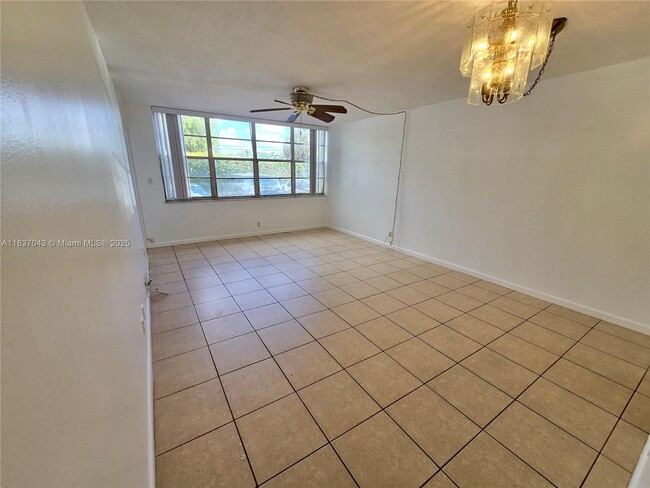 2731 Taft St in Hollywood, FL - Building Photo - Building Photo