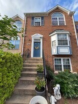 21082 Gladstone Dr in Sterling, VA - Building Photo