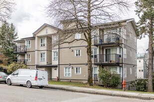 225 Templeton Dr N in Vancouver, BC - Building Photo