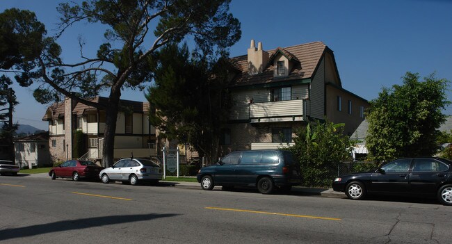 Commerce Apartments 2 in Tujunga, CA - Foto de edificio - Building Photo