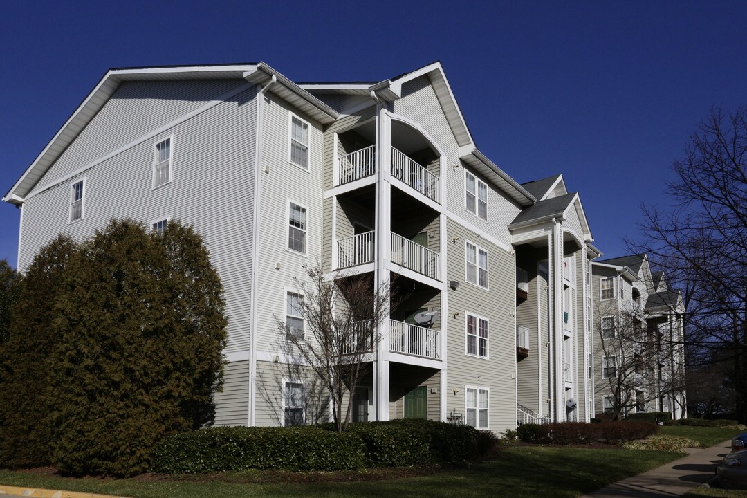 The Fields at Merrifield in Falls Church, VA - Foto de edificio