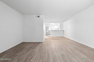 1601 W Camelback Rd, Unit E10AE in Phoenix, AZ - Building Photo - Building Photo