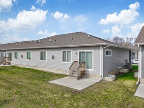 4423 Lower Beaver Rd in Des Moines, IA - Building Photo - Building Photo