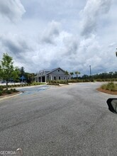 214 Coneflower Rd in Bloomingdale, GA - Foto de edificio - Building Photo