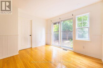 257 Mart Cir in Ottawa, ON - Building Photo - Building Photo