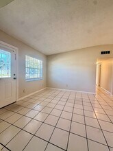 Altamonte Springs Gem! 3BR Home w/ Huge Screened Porch, Fenced Yard & Spacious Layout in Altamonte Springs, FL - Foto de edificio - Building Photo