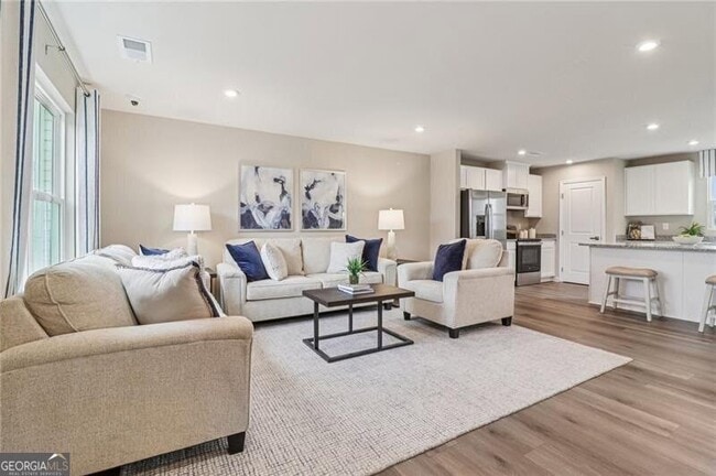 6643 Red Oak Wy in Stone Mountain, GA - Foto de edificio - Building Photo