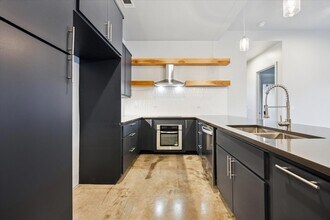 507 Sabine St, Unit 305 in Austin, TX - Building Photo - Building Photo