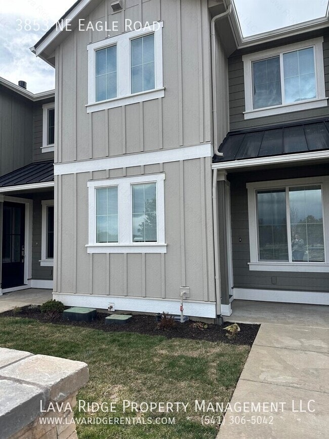 3853 NE Eagle Rd in Bend, OR - Building Photo - Building Photo