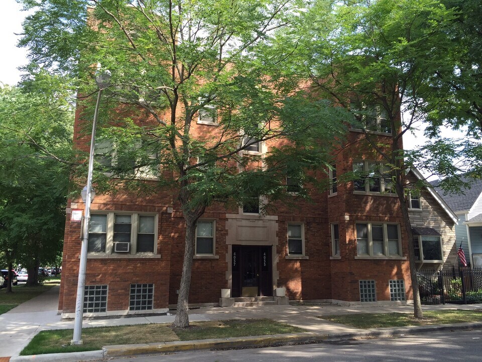 4057 N Sacramento Ave in Chicago, IL - Building Photo