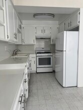 1321 California Ave in Santa Monica, CA - Building Photo - Building Photo