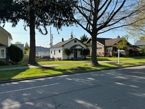 2128 McDougall Ave in Everett, WA - Building Photo - Building Photo
