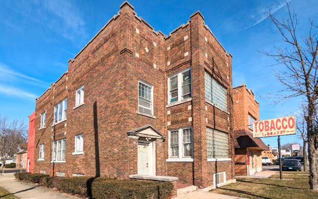 property at 827 W Jefferson St
