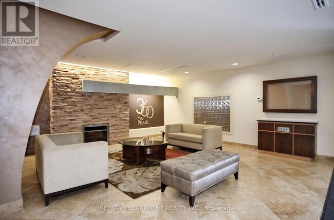 360 Pearl St in Burlington, ON - Building Photo - Building Photo
