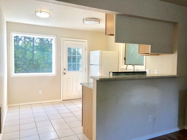 1200 Pinecone Cir in Wasilla, AK - Building Photo - Building Photo