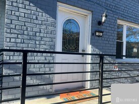 13 Eastern Pkwy in Jersey City, NJ - Building Photo