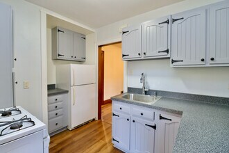 744 Central Ave, Unit 744.5 in Beloit, WI - Foto de edificio - Building Photo