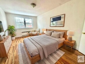 28 AVENUE, Unit 3 in Brooklyn, NY - Foto de edificio - Building Photo