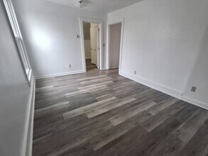 51 Columbia St, Unit UPPER-unit C in Newark, OH - Building Photo - Building Photo