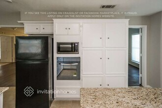 1706 Surrey Ct in Garland, TX - Foto de edificio - Building Photo