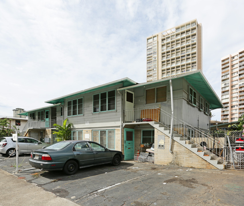 556 Kamoku St in Honolulu, HI - Building Photo