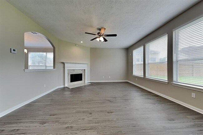 10626 White Bridge Ln in Sugar Land, TX - Building Photo - Building Photo