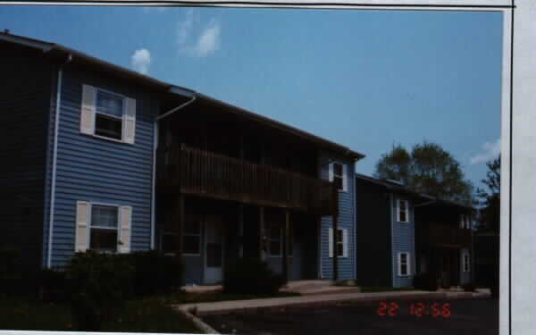 North Main Apartments in Wauconda, IL - Building Photo