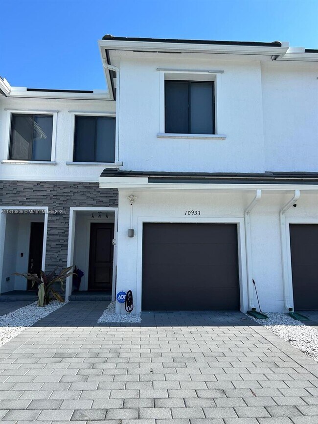 10933 SW 235th Ln in Homestead, FL - Building Photo - Building Photo