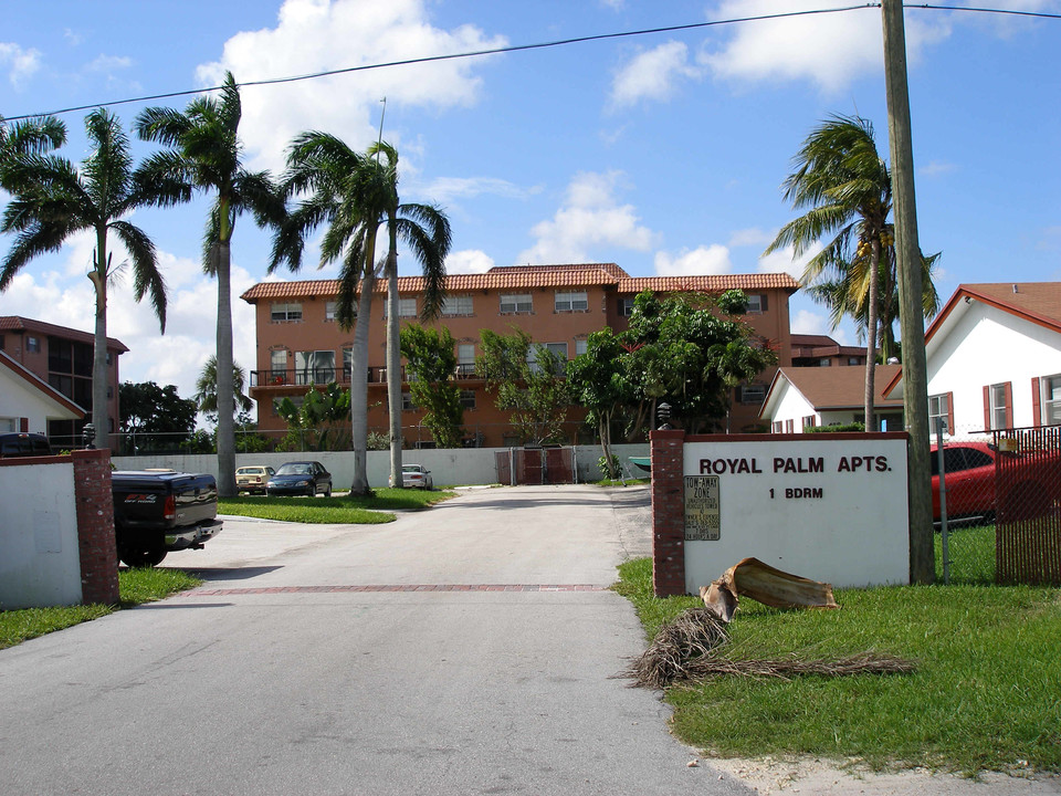 Palm King Apartments in Fort Lauderdale, FL - Building Photo