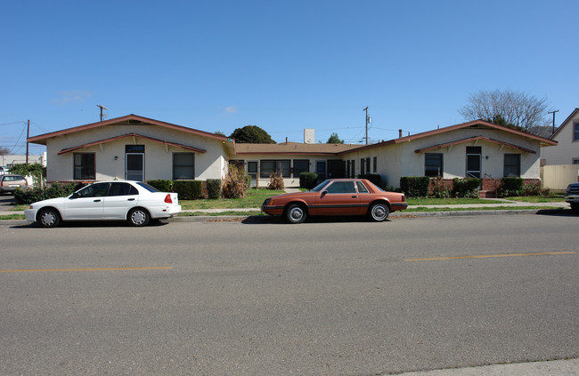 124 S G St in Lompoc, CA - Foto de edificio - Building Photo