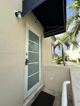 3235 S Le Jeune Rd in Miami, FL - Building Photo - Building Photo
