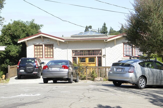 1028-1030 Galvin St in Oakland, CA - Foto de edificio - Building Photo