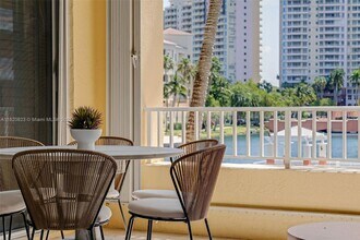 725 Crandon Blvd in Key Biscayne, FL - Building Photo - Building Photo