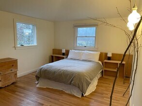 5 Seekonk Rd in Great Barrington, MA - Foto de edificio - Building Photo