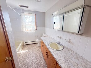541 Burritt St in New Britain, CT - Building Photo - Building Photo