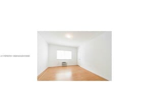 817 Meridian Ave in Miami Beach, FL - Building Photo - Building Photo