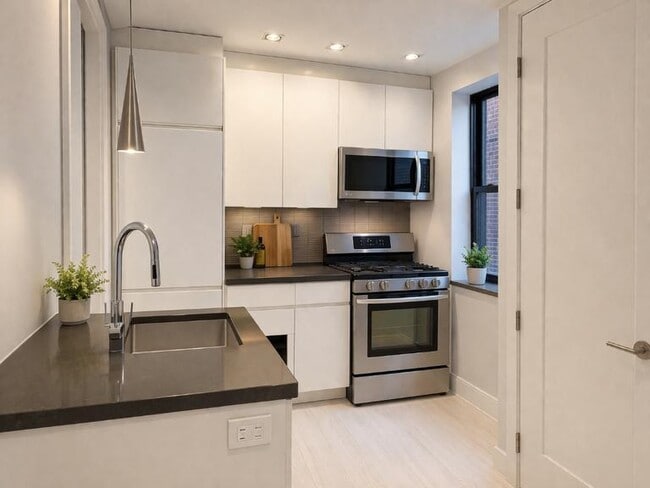 195 Stanton St, Unit 4H in New York, NY - Foto de edificio - Building Photo