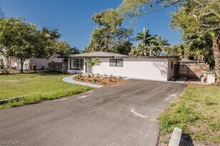 4330 Deleon St in Ft. Myers, FL - Building Photo