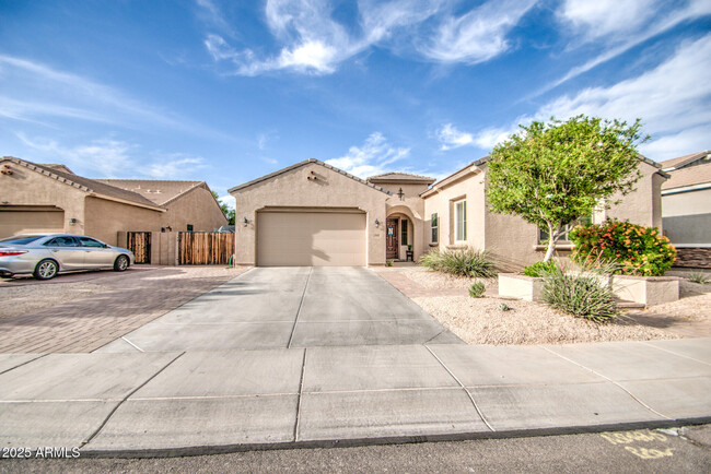 property at 2552 E Redwood Pl