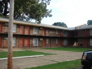 Pendleton Court Apartments in Memphis, TN - Building Photo - Building Photo