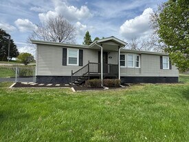 300 Derby Dr in Kingsport, TN - Building Photo