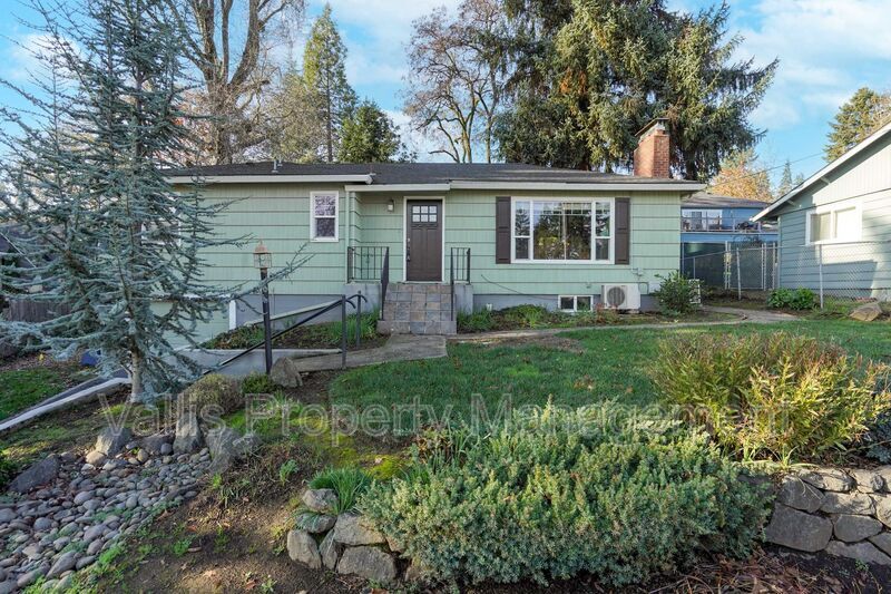 1025 Terrace Dr NW in Salem, OR - Building Photo