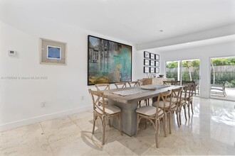 140 W Mashta Dr in Key Biscayne, FL - Building Photo - Building Photo