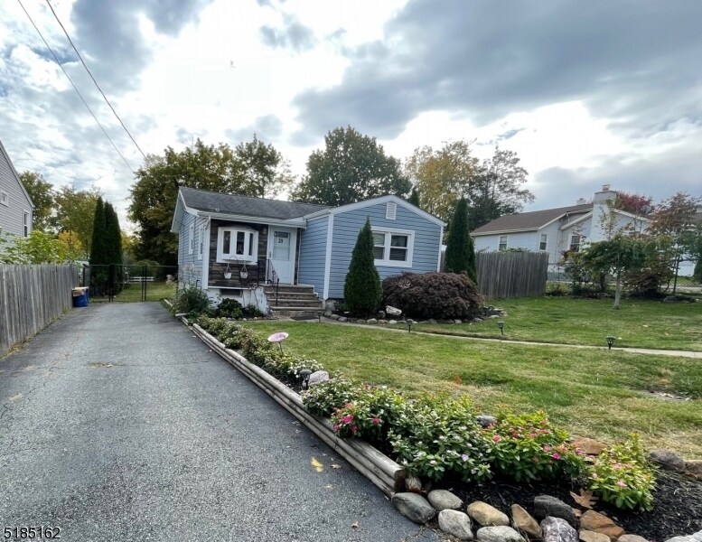 39 Chesapeake Ave in Parsippany Troy Hills, NJ - Building Photo