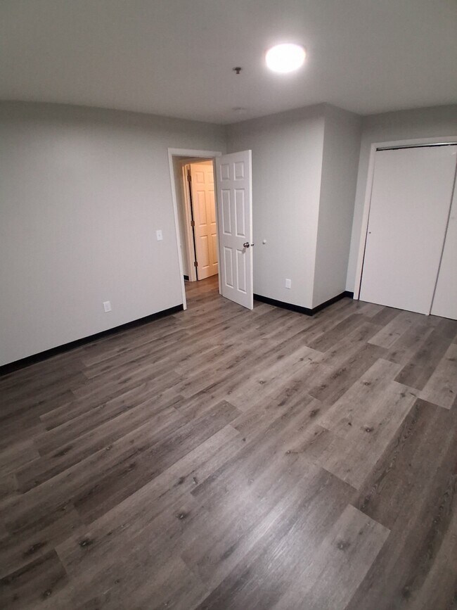 204 Grand Ave, Unit 15 in Johnson City, NY - Foto de edificio - Building Photo