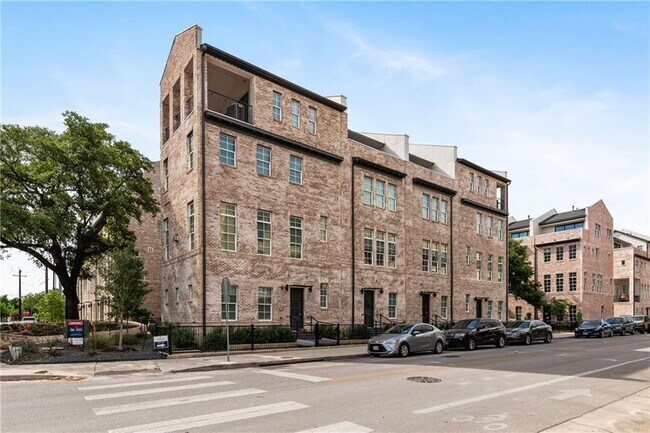 property at 1305 Town Creek Dr